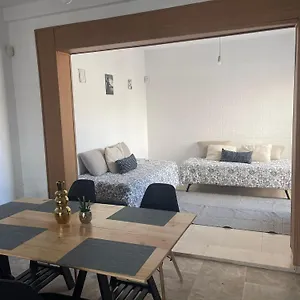 Habitación en casa particular Stelarium-suite Con Bano Privado En Casa Compartida-uebica2, Mairena del Aljarafe